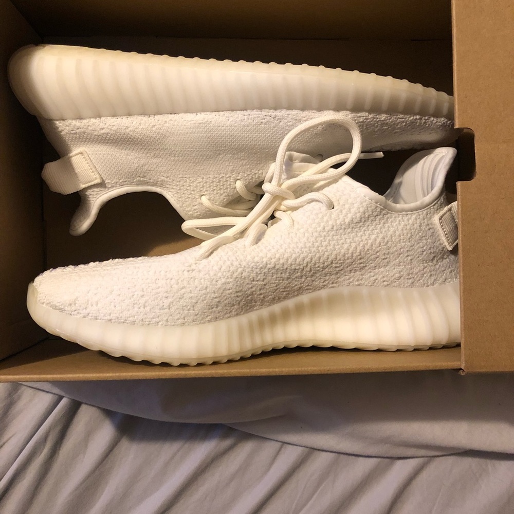Yeezy bost 350 v2 triple white